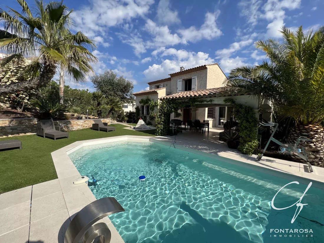 House in Frejus, Provence-Alpes-Côte d'Azur, France 1 - 12902769