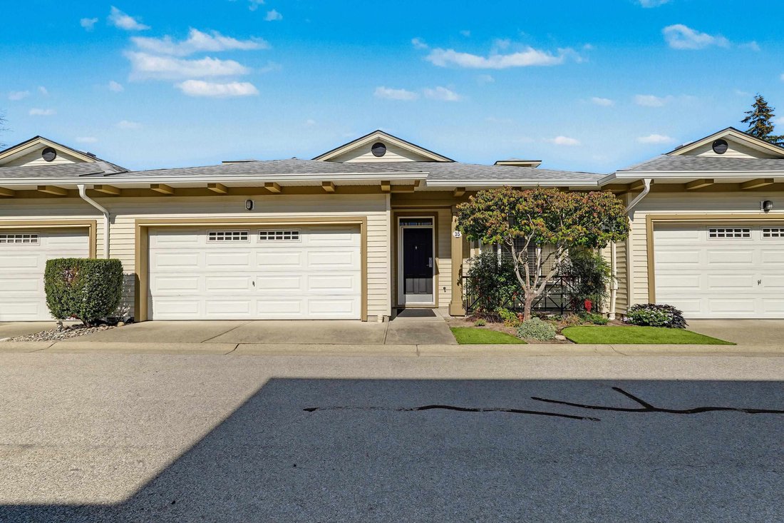 Townhouse in Surrey, British Columbia, Canada 1 - 18937765
