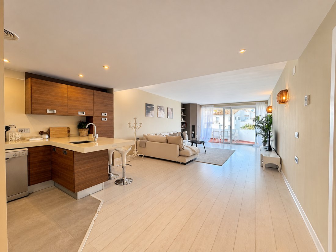 Apartment in Puerto Banus, Marbella, Spain 5 - 18937961