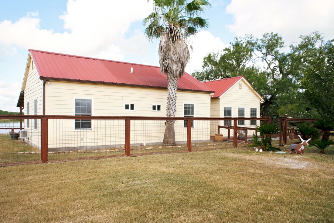 Farm Ranch in Floresville, Texas, United States 4 - 18937697