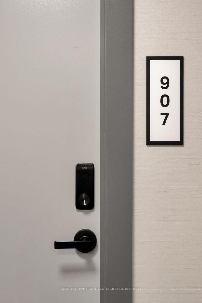 Apartment in Toronto, Ontario, Canada 2 - 18938286