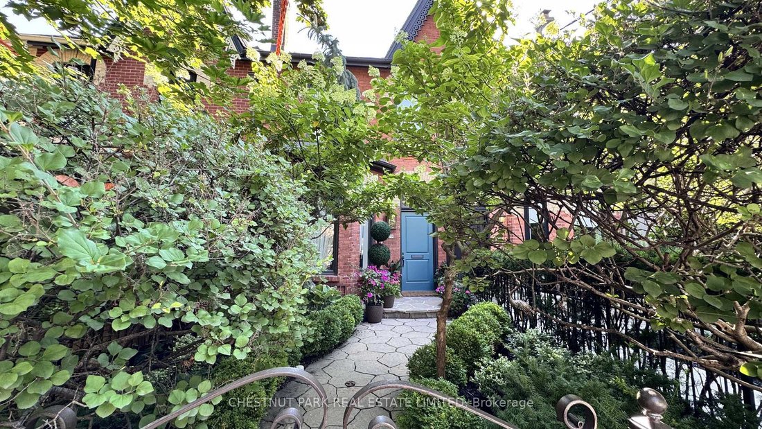 Villa in Toronto, Ontario, Canada 2 - 18938316