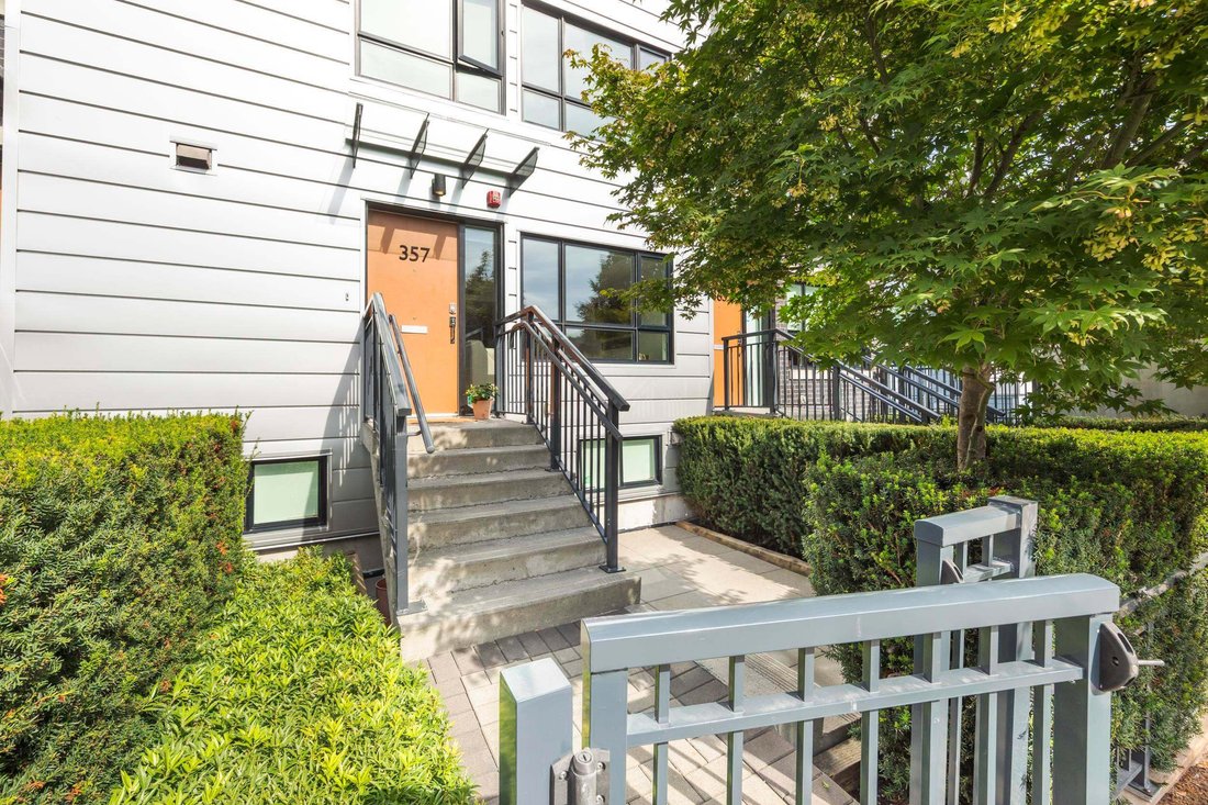 Townhouse in Vancouver, British Columbia, Canada 2 - 18937836
