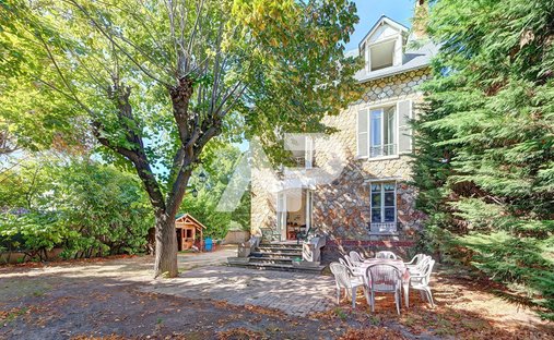 House in Centre Ville, Rueil-Malmaison, France 1