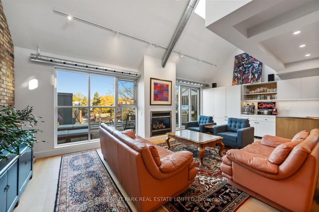 Apartment in Toronto, Ontario, Canada 1 - 18938361