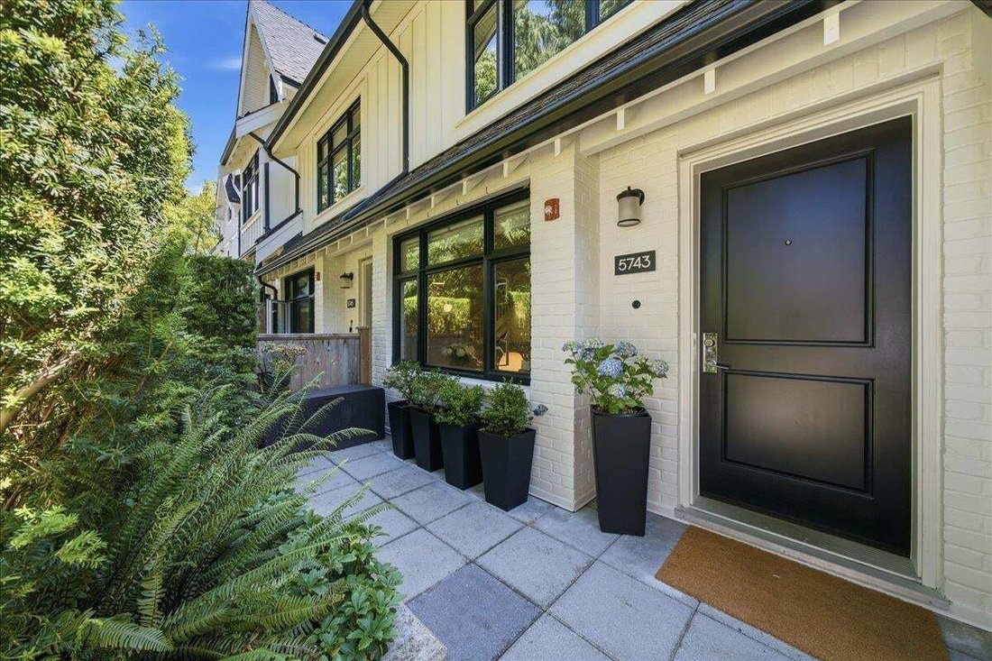 Townhouse in Vancouver, British Columbia, Canada 2 - 18937775