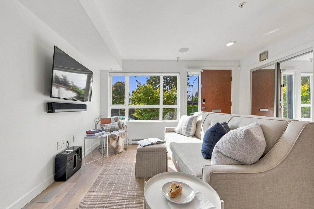 Townhouse in Vancouver, British Columbia, Canada 3 - 18937836