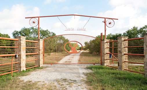 Farm Ranch in Floresville, Texas, United States 1
