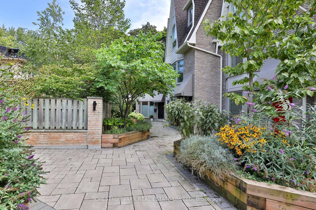 Condo in Toronto, Ontario, Canada 3 - 18938374