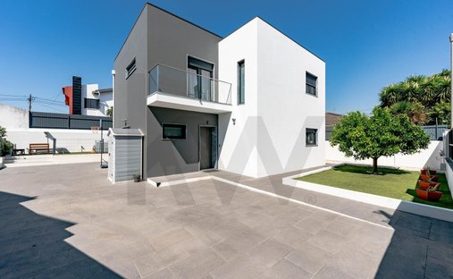 Townhouse in Sao Domingos de Rana, Lisbon, Portugal 1