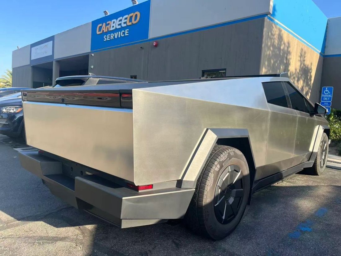 Pickup in Costa Mesa, CA, United States 2 - 18938443