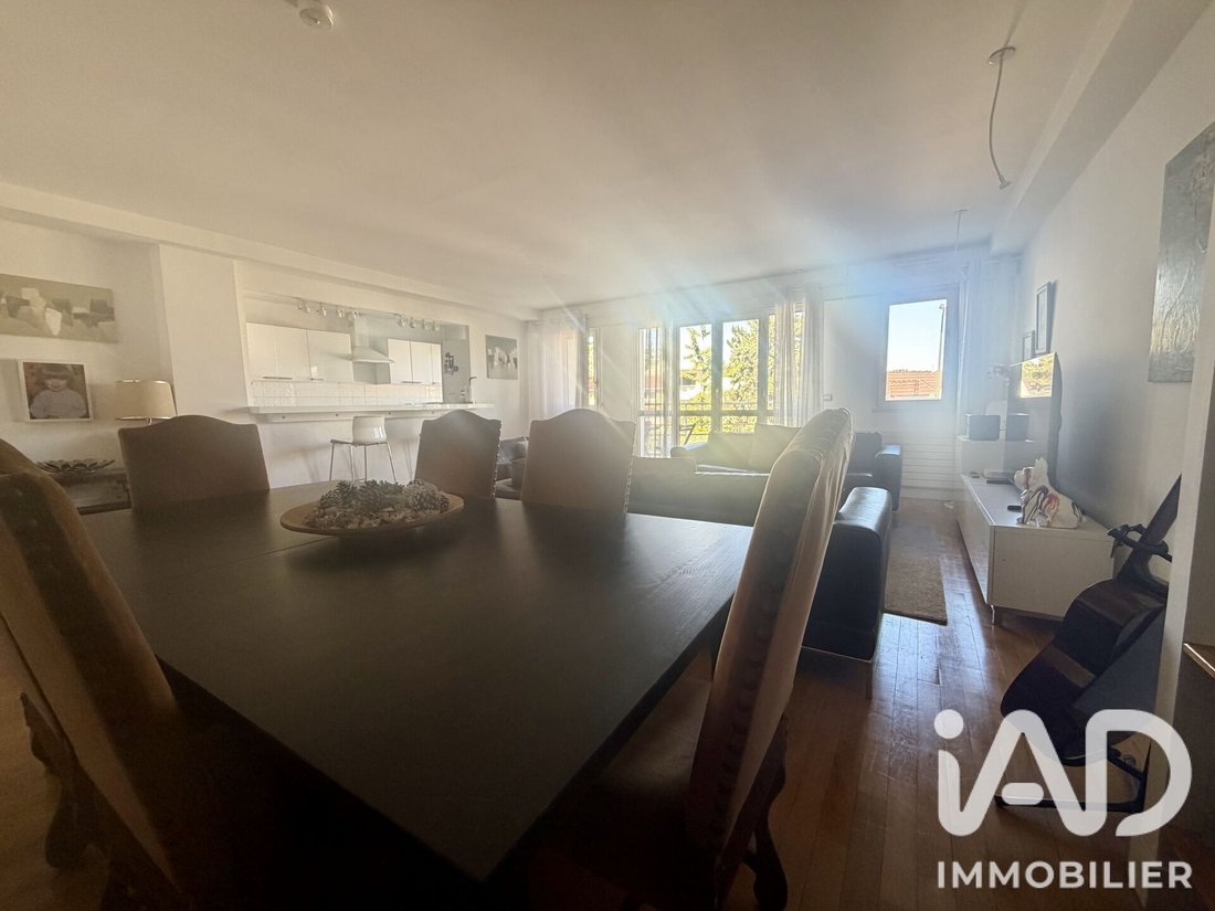 Apartment in Côte Saint Louis, Garches, France 2 - 18938962