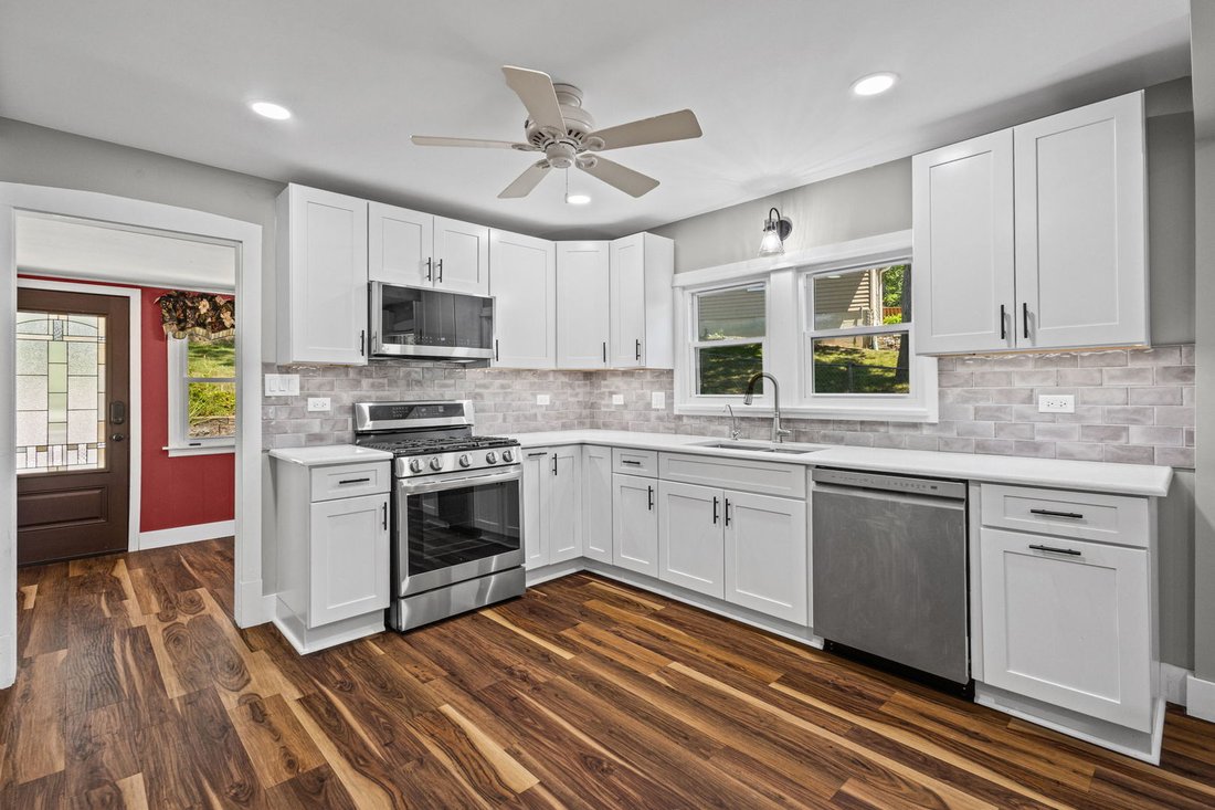 House in Lindenhurst, Illinois, United States 5 - 18938216