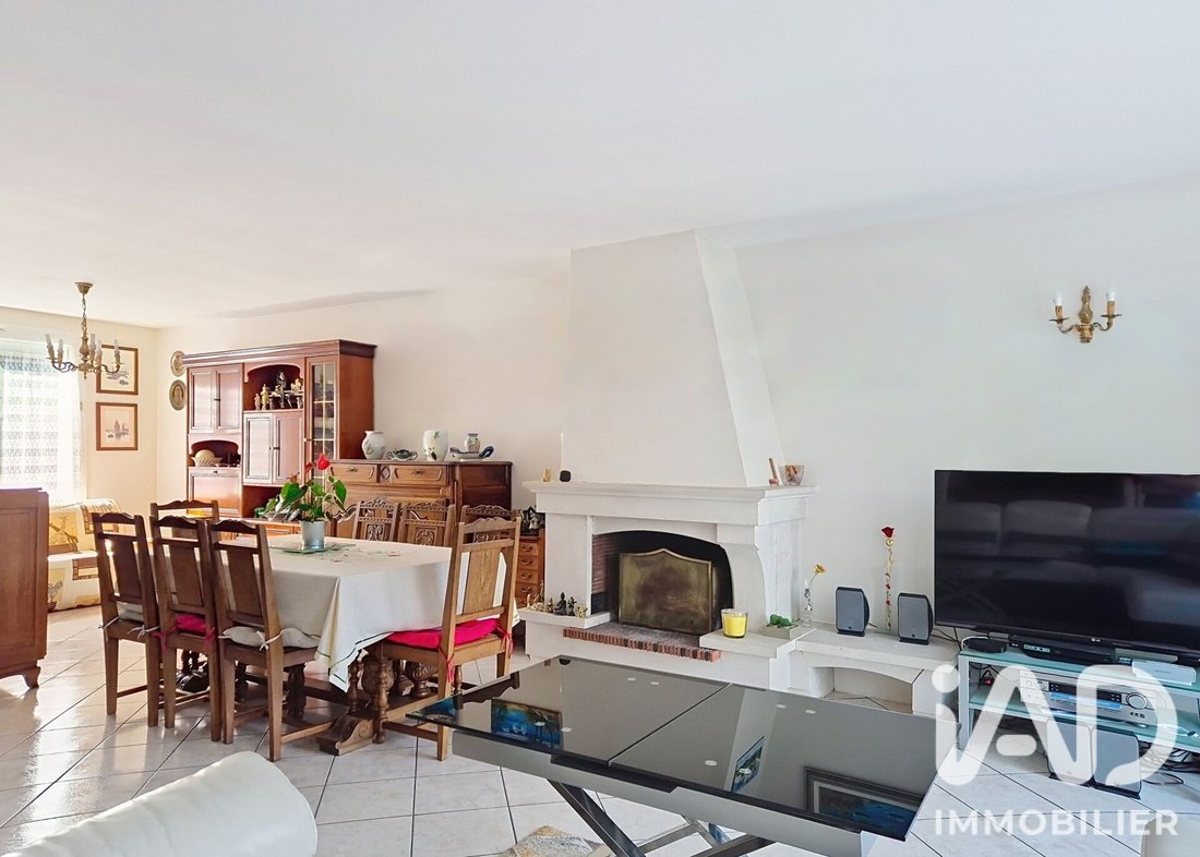 House in Le Mesnil-Saint-Denis, Ile-de-France, France 4 - 18938920