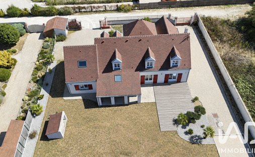 House in Chateauneuf-sur-Loire, Centre-Val de Loire, France 1