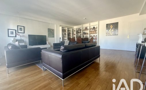 Apartment in Côte Saint Louis, Garches, France 1