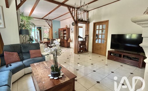 House in Nogent-Cassan, L'Isle-Adam, France 1
