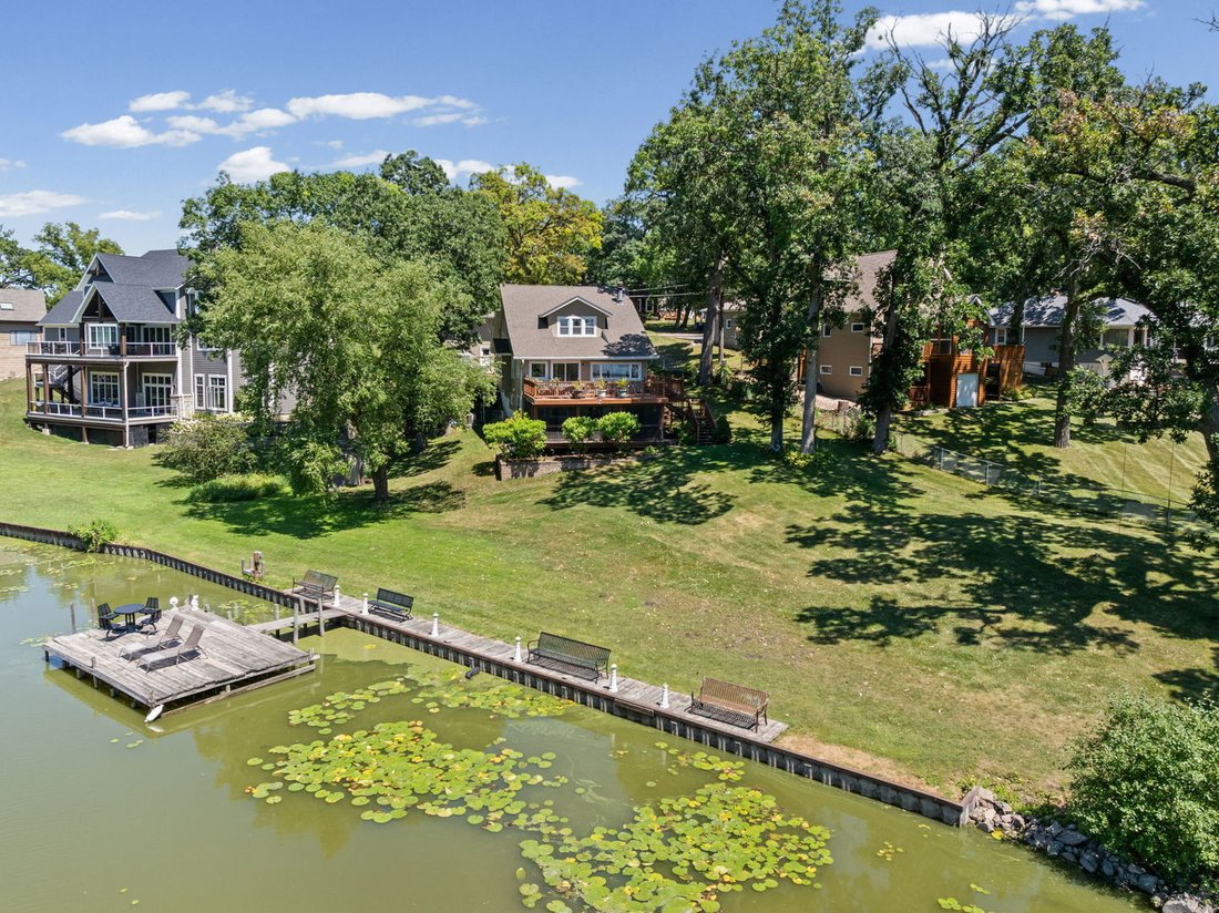 House in Lindenhurst, Illinois, United States 1 - 18938216