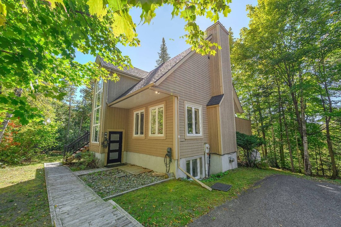 House in Saint-Sauveur, Quebec, Canada 3 - 18938902