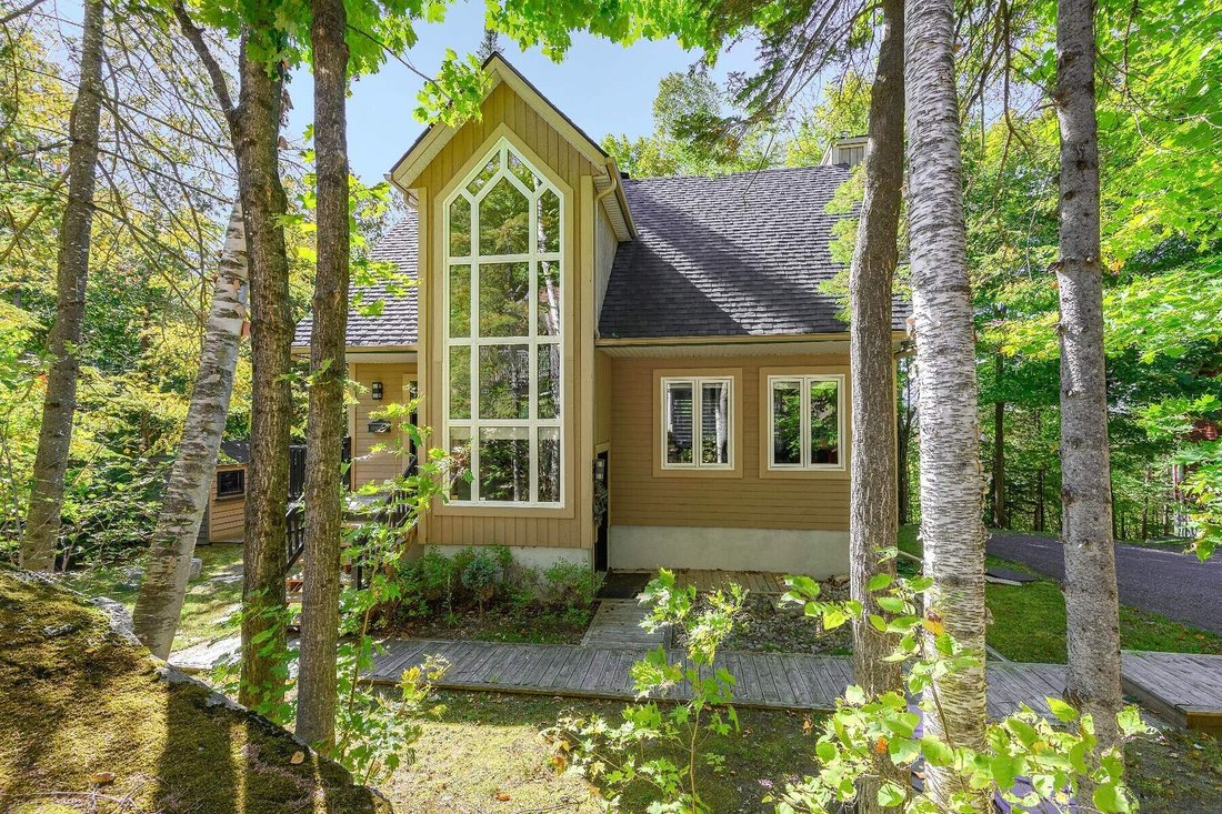 House in Saint-Sauveur, Quebec, Canada 1 - 18938902