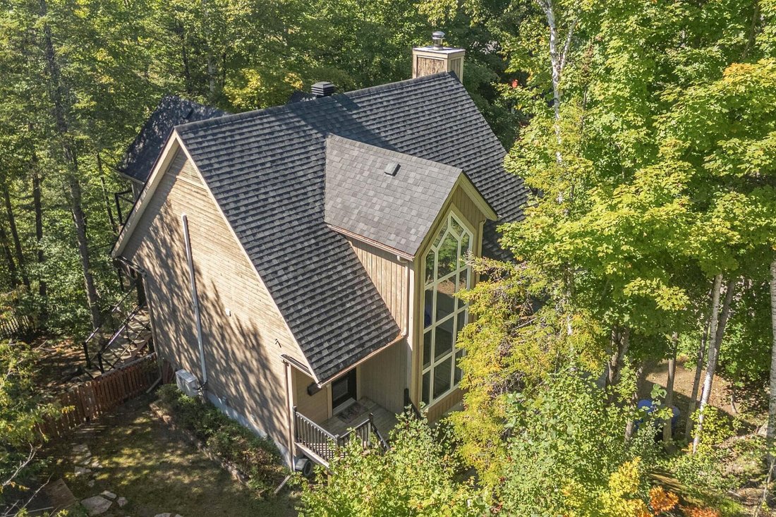 House in Saint-Sauveur, Quebec, Canada 2 - 18938902