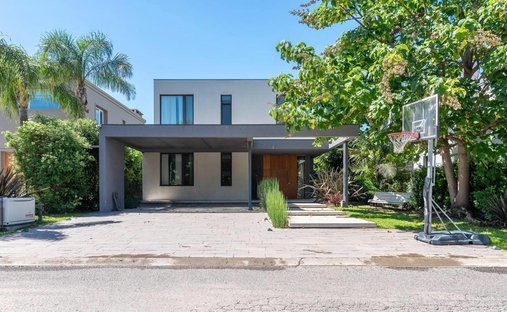 House in Malvinas Argentinas, Buenos Aires Province, Argentina 1