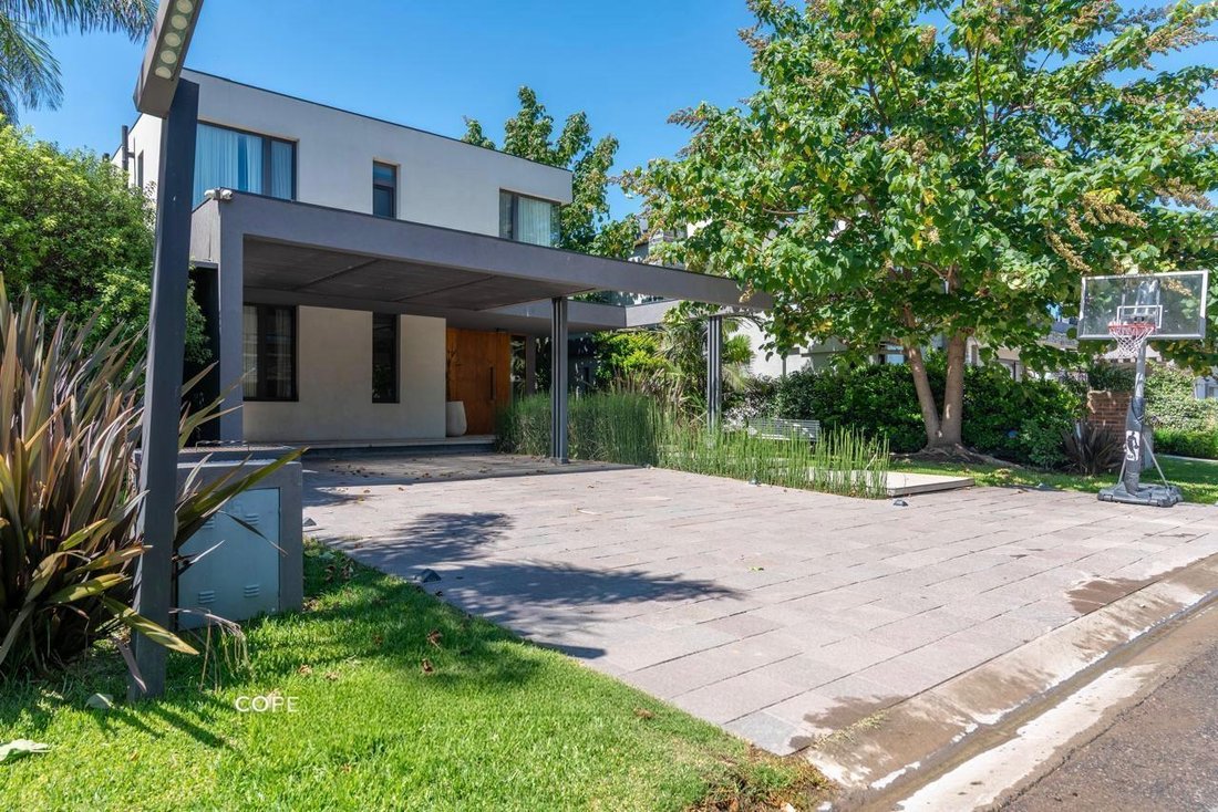House in Malvinas Argentinas, Buenos Aires Province, Argentina 2 - 18939024