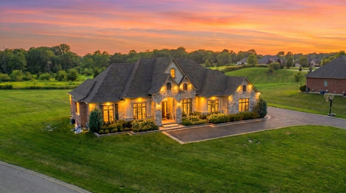 Estate in Hamilton, Ontario, Canada 2 - 18939055