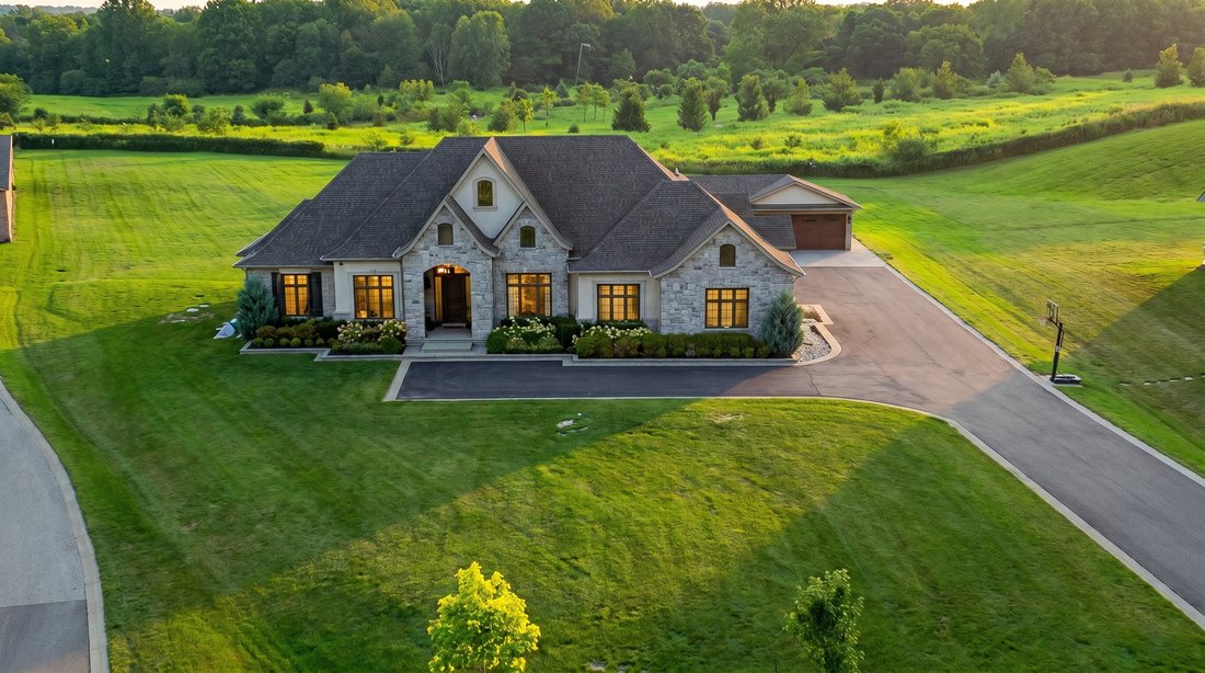 Estate in Hamilton, Ontario, Canada 1 - 18939055