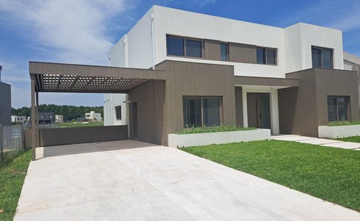 House in Dique Luján, Buenos Aires Province, Argentina 1