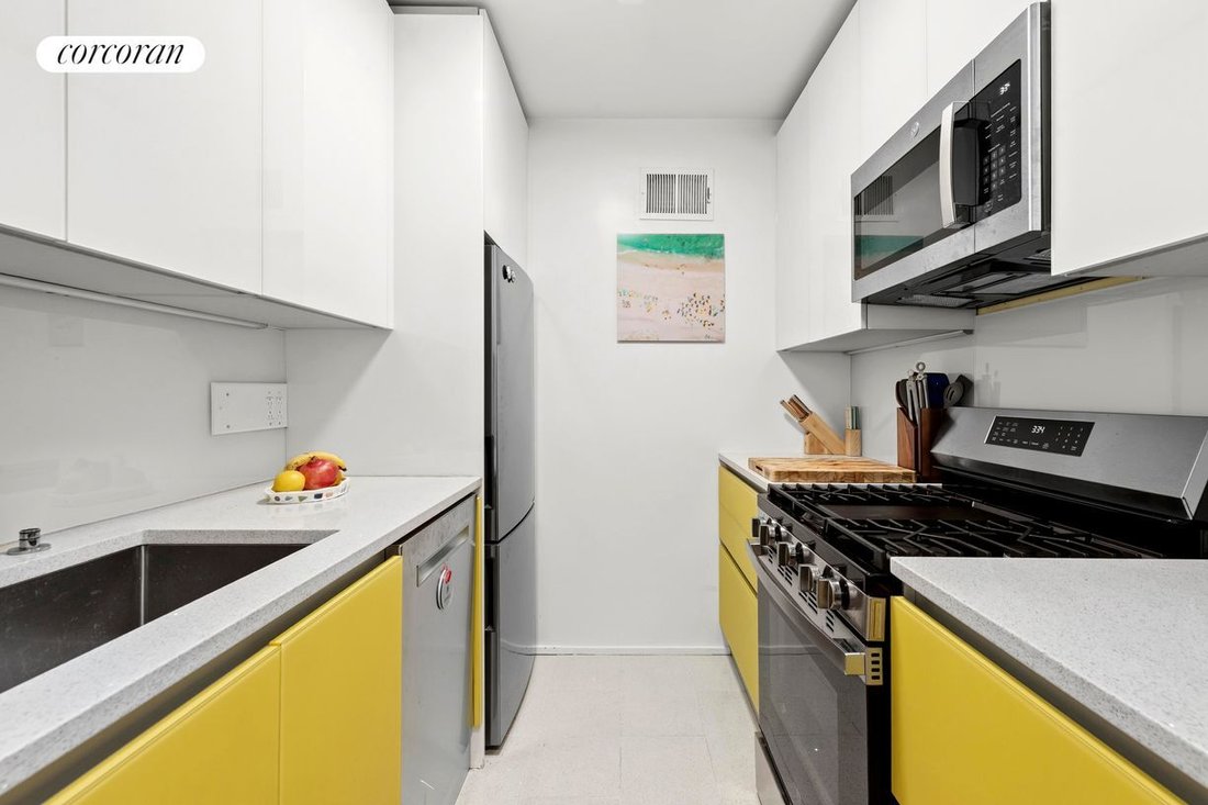 Co Op in New York, New York, United States 5 - 18939088