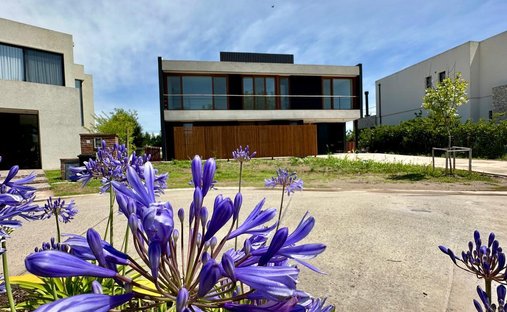 House in Dique Luján, Buenos Aires Province, Argentina 1