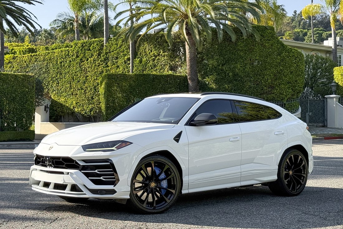 Suv in West Hollywood, CA, United States 1 - 18941350