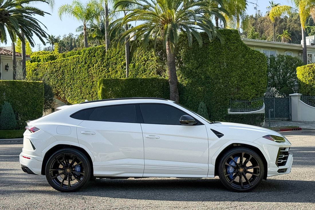 Suv in West Hollywood, CA, United States 4 - 18941350