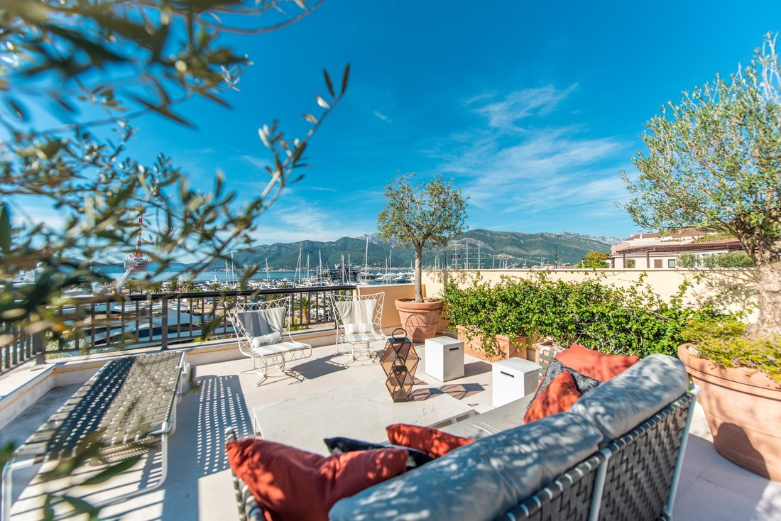 Apartment in Tivat, Tivat Municipality, Montenegro 3 - 18939995