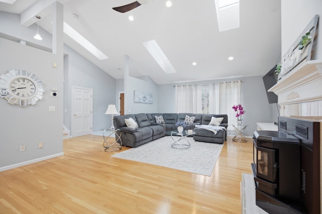 House in Danvers, Massachusetts, United States 3 - 18944994