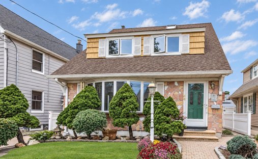 House in East Williston, New York, United States 1