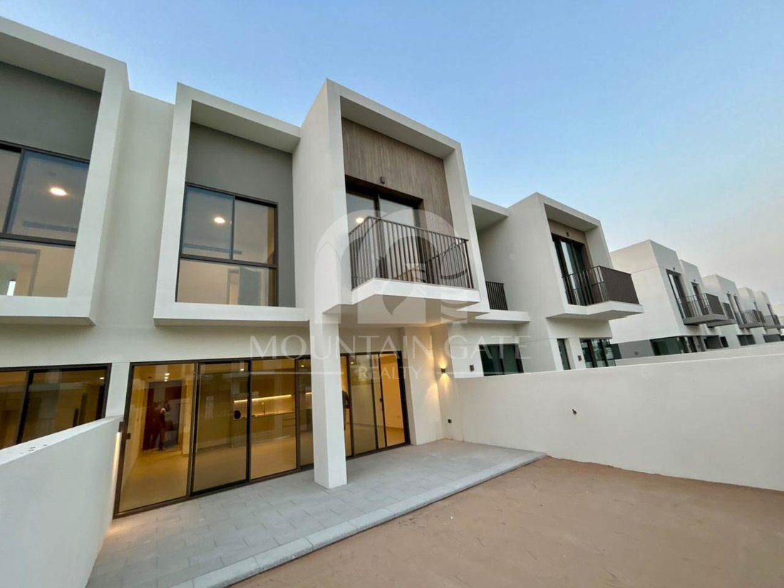 Townhouse in Ud al Bayda, Dubai, United Arab Emirates 2 - 18940556