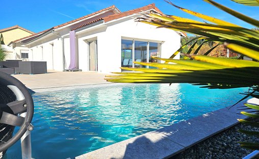 Villa in Fontaines-Saint-Martin, Auvergne-Rhône-Alpes, France 1
