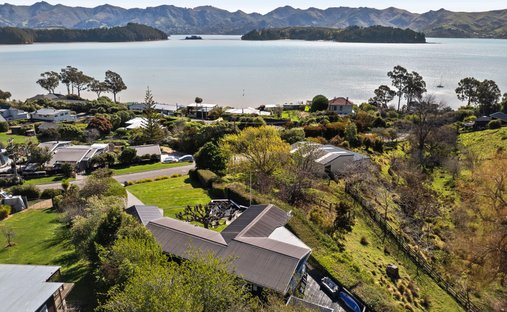 House in Charteris Bay, Canterbury, New Zealand 1