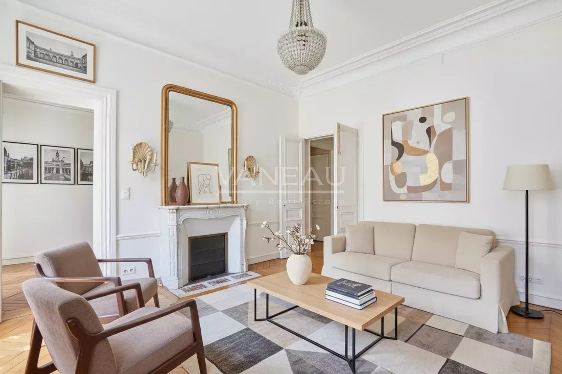 Apartment in Saint Thomas d'Aquin, Paris 7e Arrondissement, Paris 2 - 18488803