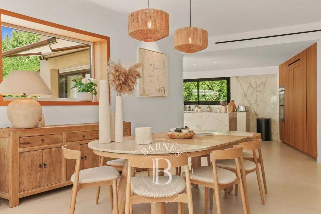 Villa in Mougins, Provence-Alpes-Côte d'Azur, France 3 - 18940544
