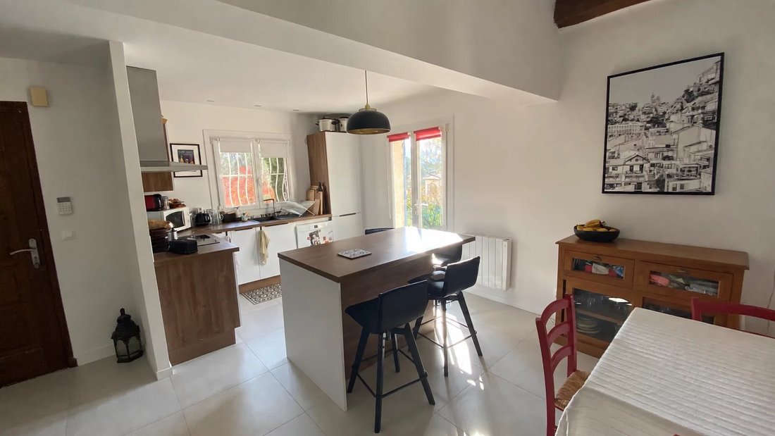 Villa in Saint-Zacharie, Provence-Alpes-Côte d'Azur, France 2 - 18940538