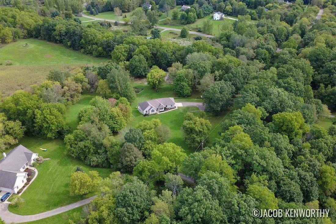 House in Lowell, Michigan, United States 4 - 18943430