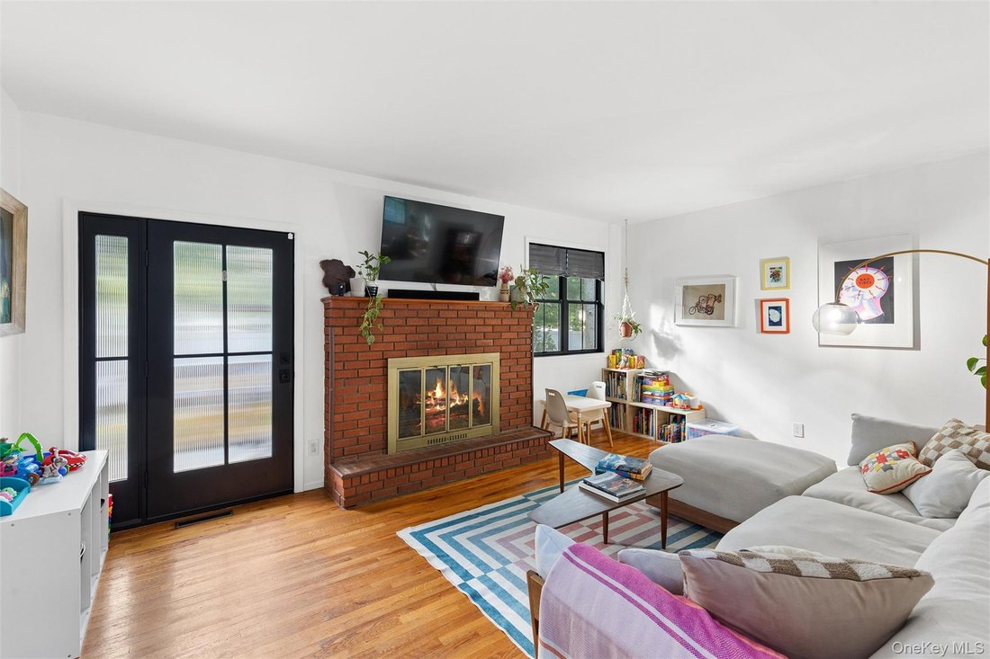 House in Shirley, New York, United States 2 - 18943690