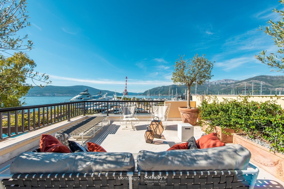Apartment in Tivat, Tivat Municipality, Montenegro 1 - 18939995