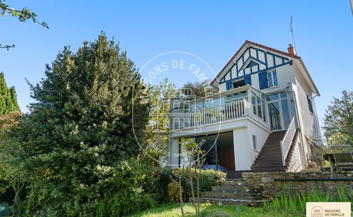 Villa in La Châtaigneraie-La Feuillaume Sud, La Celle-Saint-Cloud, France 1