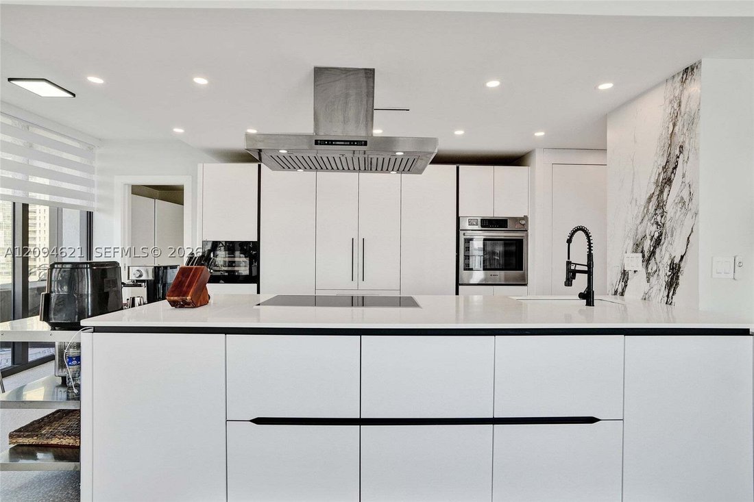 Condo in Miami, Florida, United States 4 - 18943051