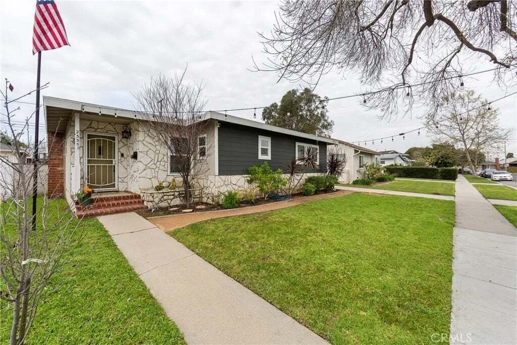 House in Signal Hill, California, United States 3 - 18943367