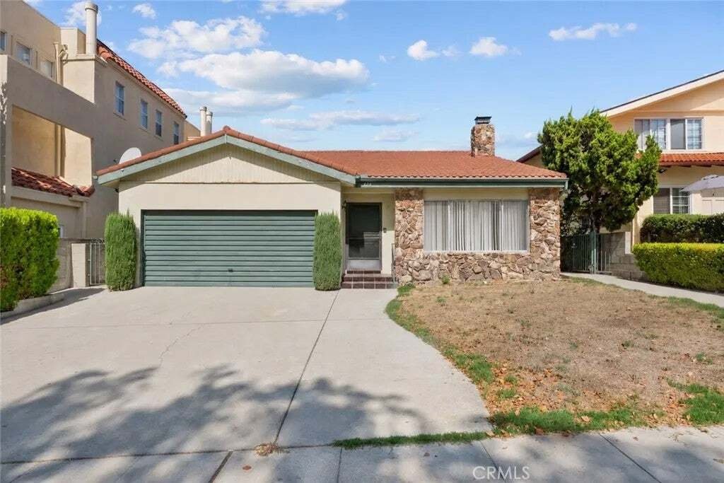 Burbank, California, United States 3 - 18939577
